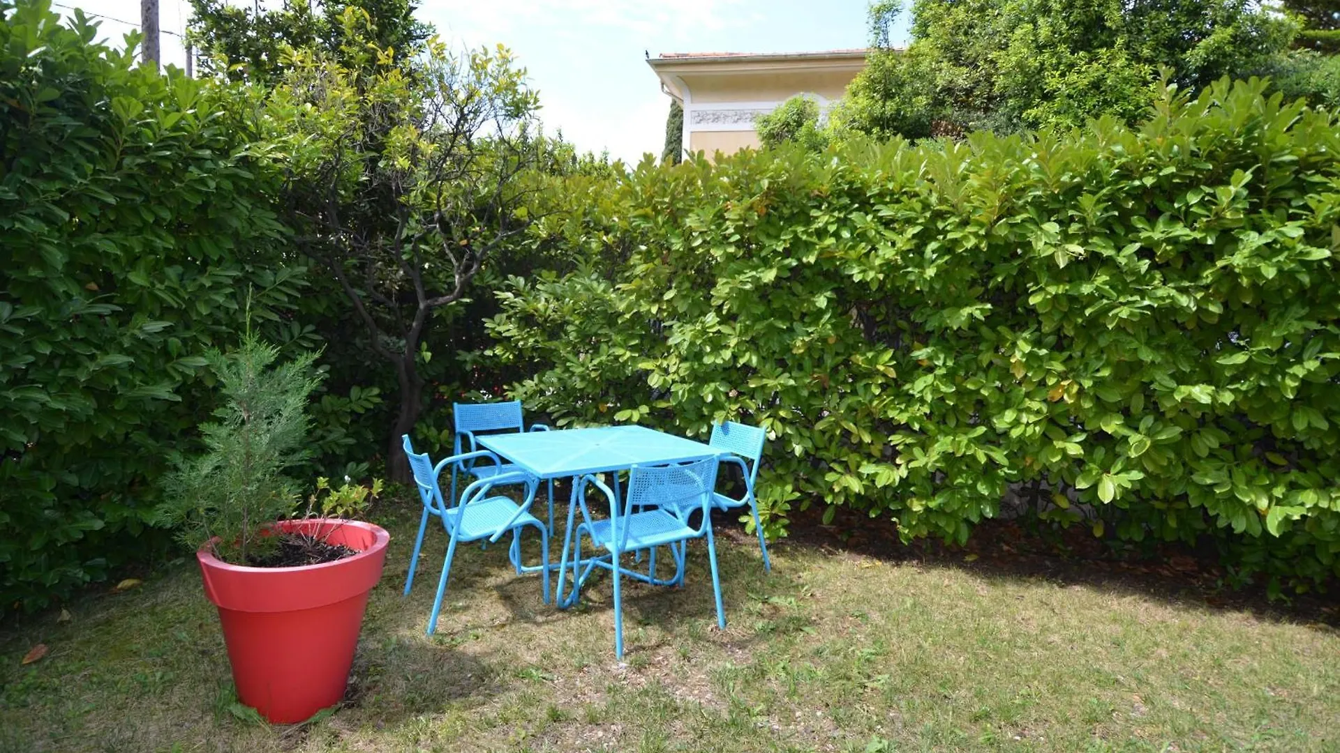 Parc Louisa - Appartement D'Epoque Avec Jardin Et Parking 4 Personnes Le Port De Nice 0*,  France
