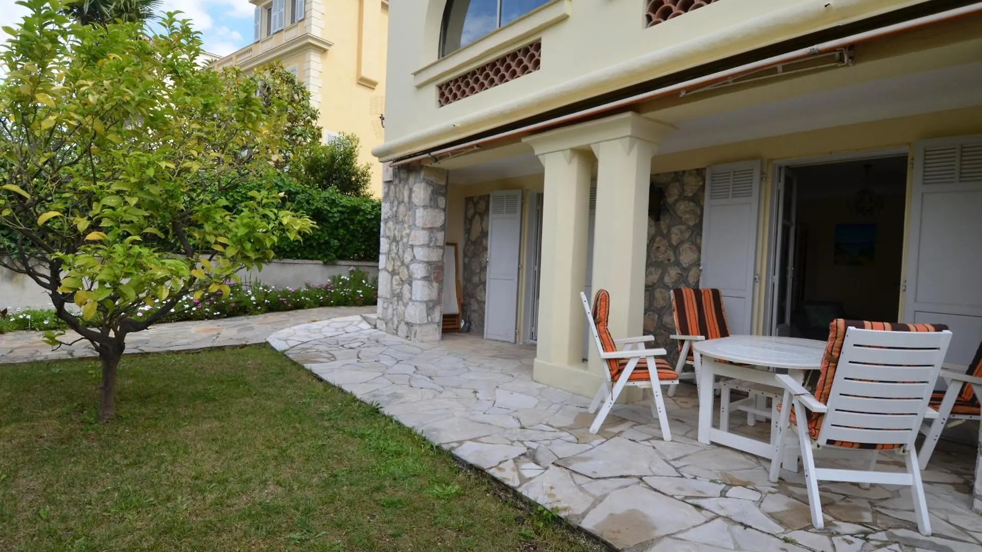 Parc Louisa - Appartement D'Epoque Avec Jardin Et Parking 4 Personnes Le Port De Nice